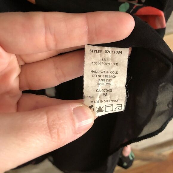 𝅺sienna Sky size Med Sheer black cold-shoulder floral blouse - Picture 6 of 6